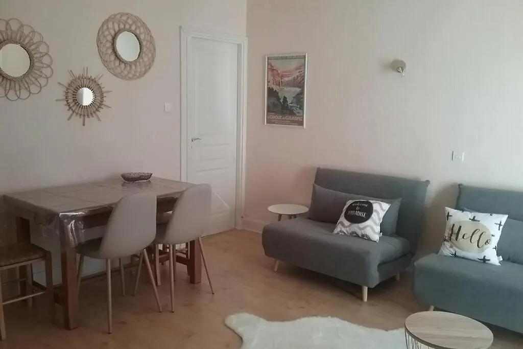 شقة كوتيريه  في Studio 2 Personnes Avec Balcon